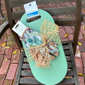 (New) Gift Set for A Gardening Friend - Mint Green Kneeling Pad & Floral Gloves